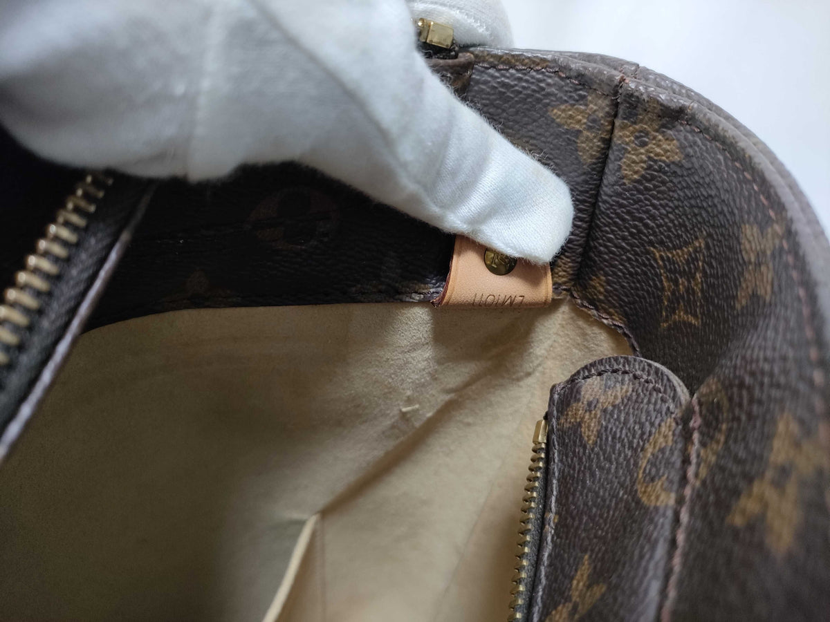 #124 LOUIS VUITTON Luco Tote