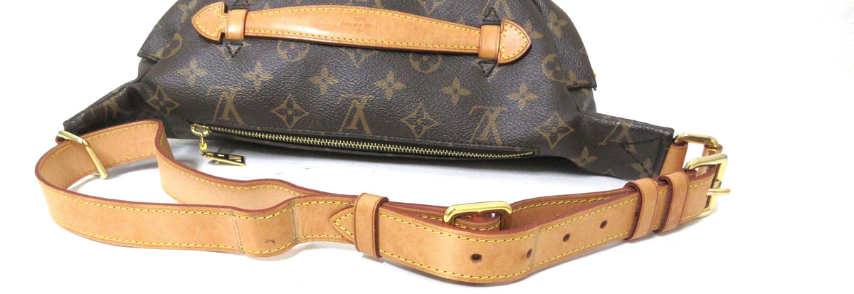 #036 LOUIS VUITTON Monogram Bumbag