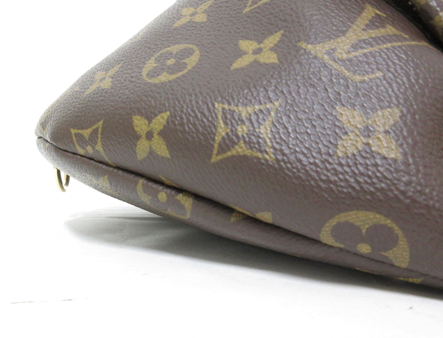#037 LOUIS VUITTON Monogram Bumbag
