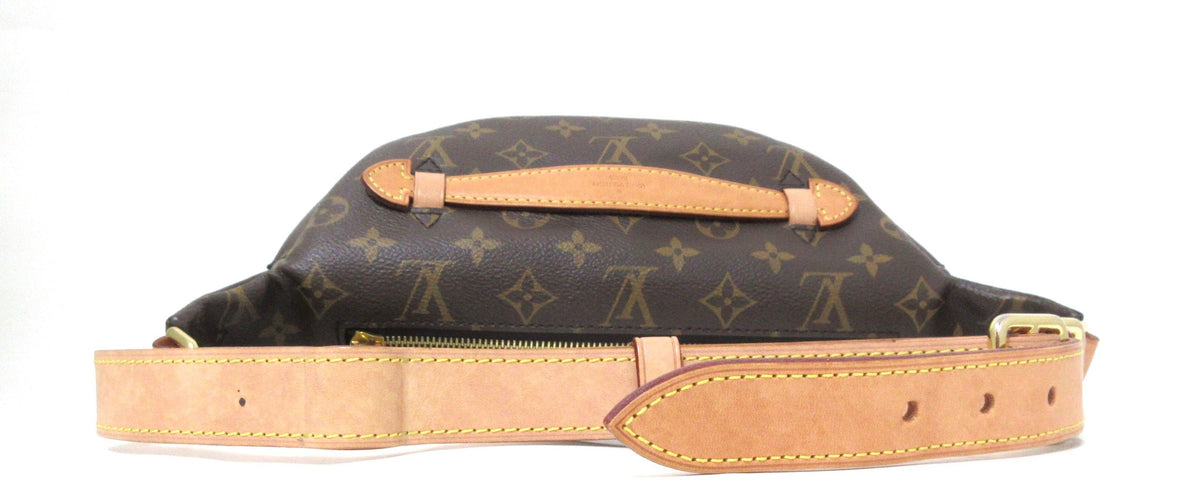 #037 LOUIS VUITTON Monogram Bumbag