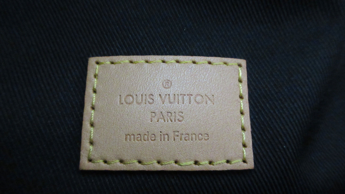 #037 LOUIS VUITTON Monogram Bumbag