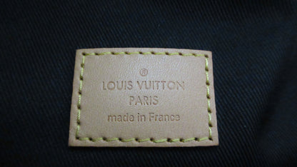 #037 LOUIS VUITTON Monogram Bumbag