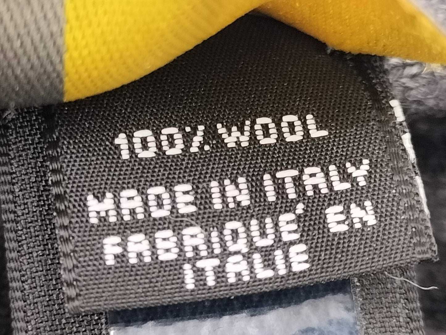 8834 FENDI Black Scarf