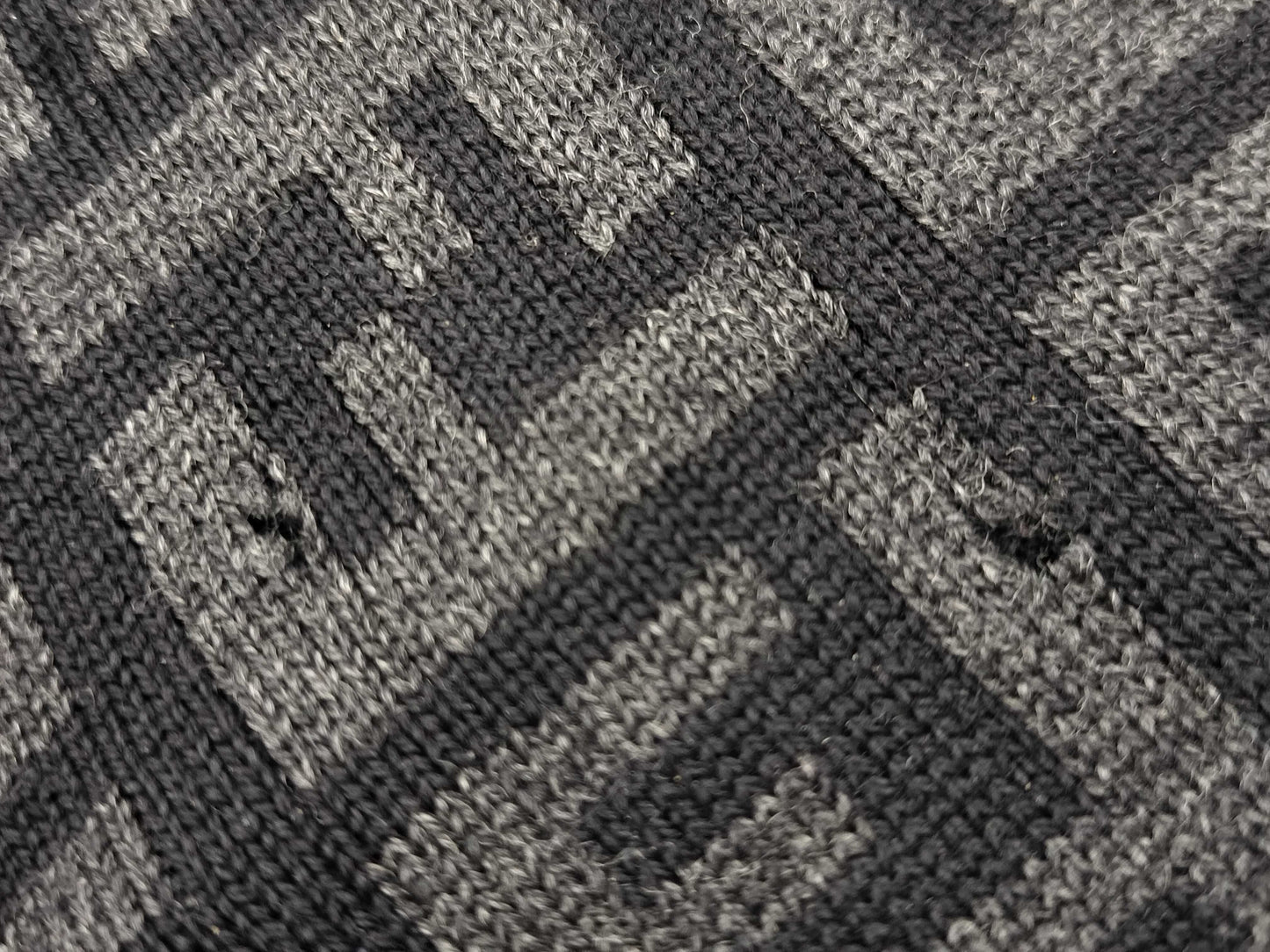 8834 FENDI Black Scarf