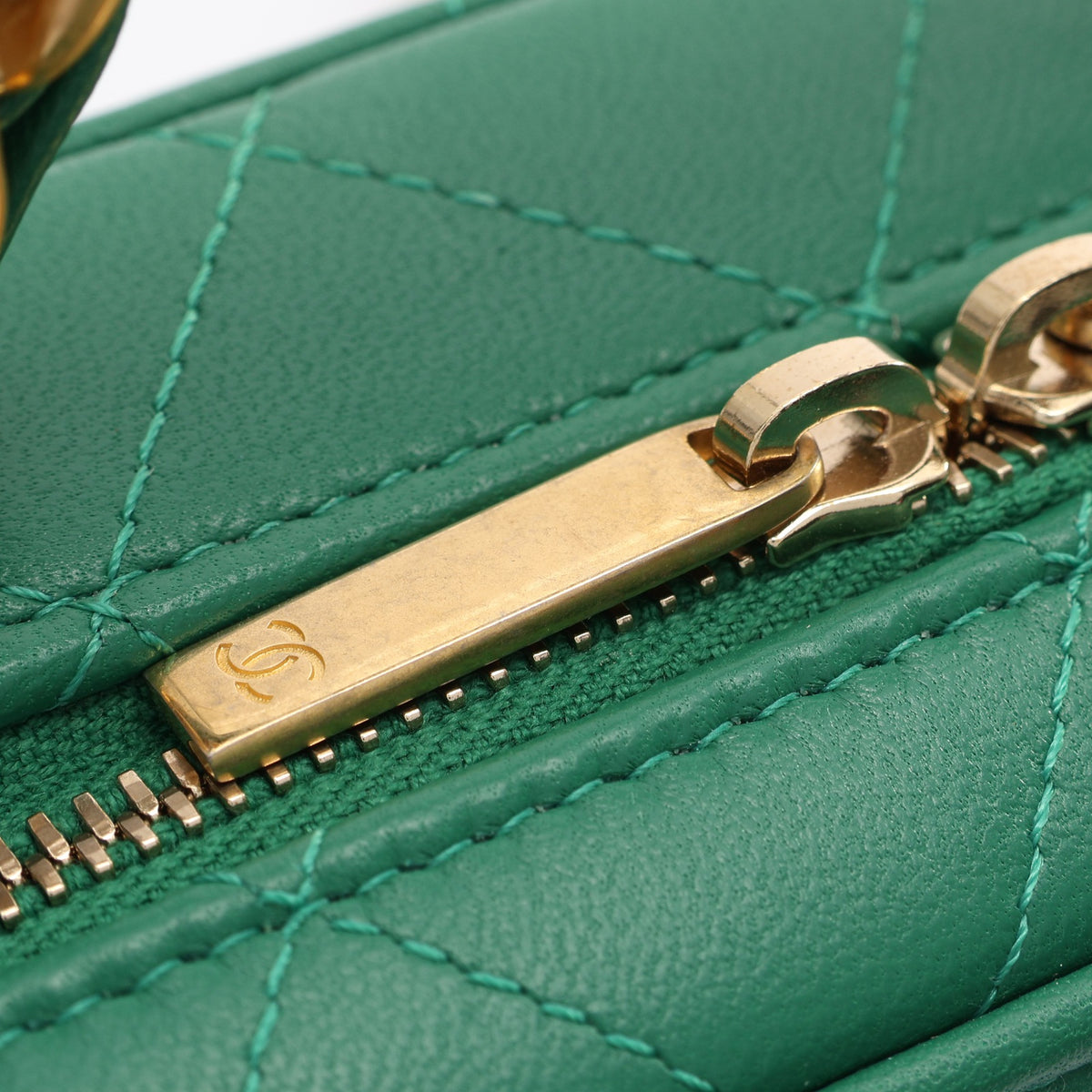 CHANEL 2021 Green Vanity w/Strap(Oct 31)