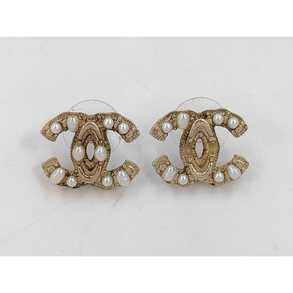 119 CHANEL Earrings