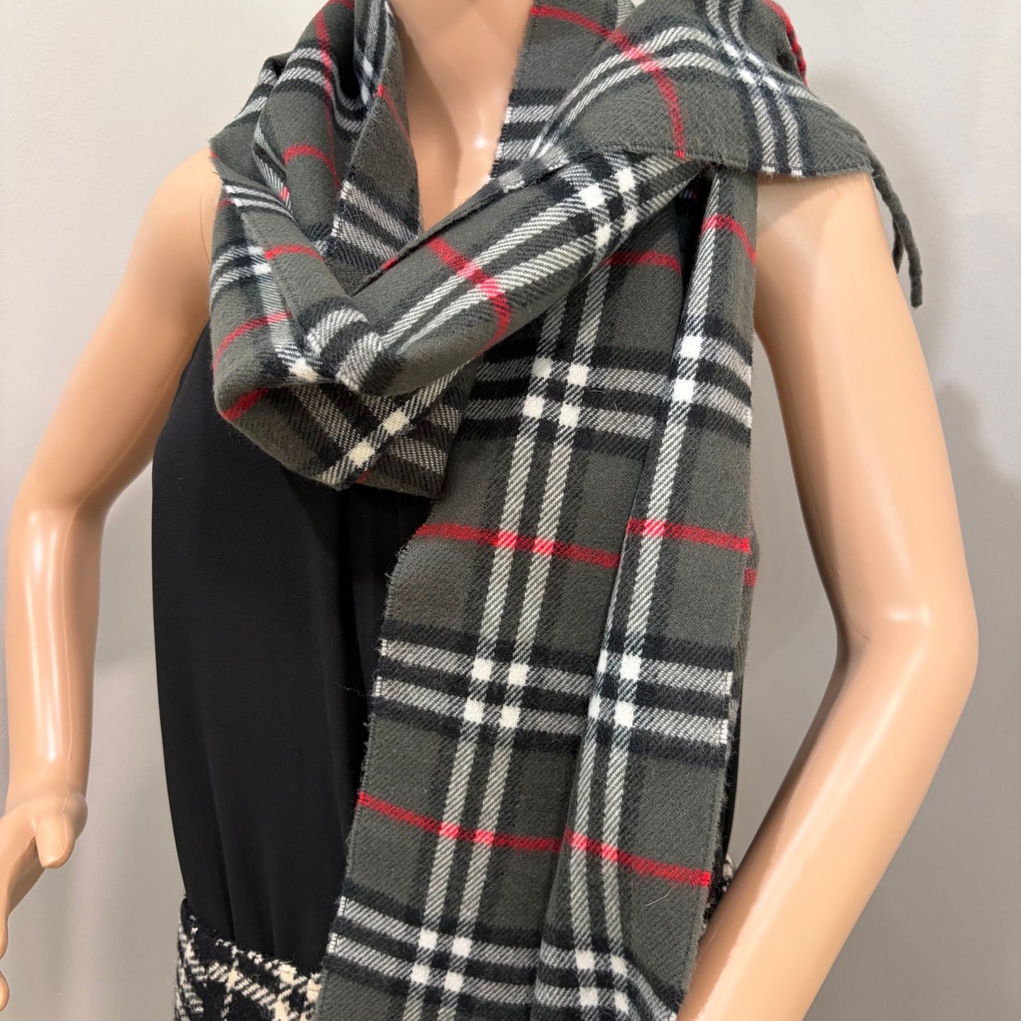 #125 BURBERRY Lambswool Scarf