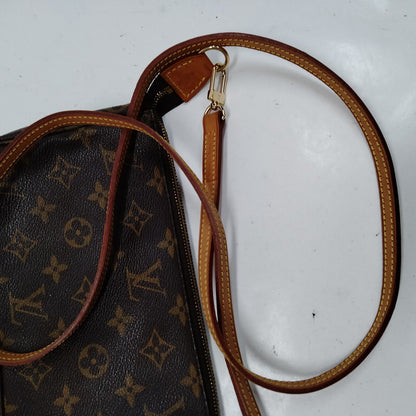 CLEARANCE Louis Vuitton Pochette