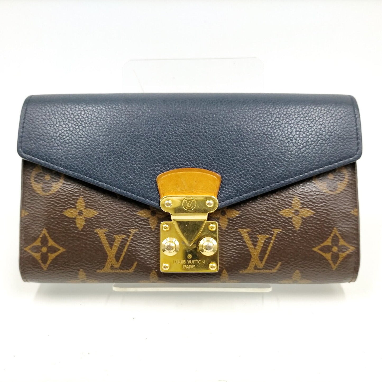 CLEARANCE Louis Vuitton Wallet W/ Generic Chain